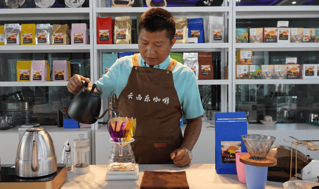 】一杯咖啡煮出边疆振兴新图景PG麻将胡了【乡村振兴进行时(图2)