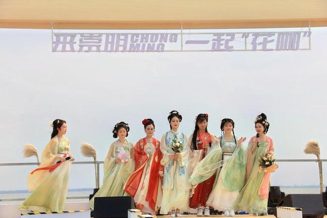白天看花神出画夜晚见铁花星雨麻将胡了崇明